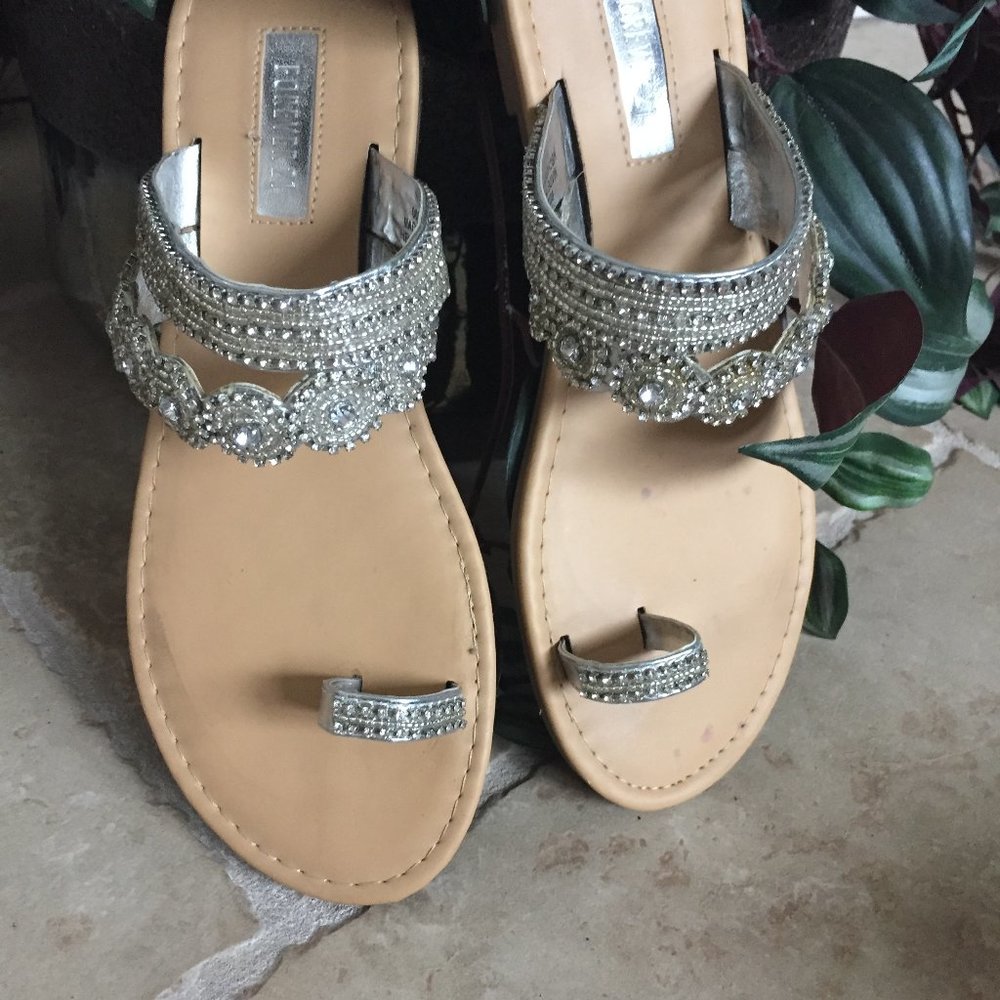 Forever 21 Jeweled Silver Toe Ring Sandals